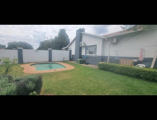 6 BEDROOM HOUSE FOR SALE IN CLUBVIEW